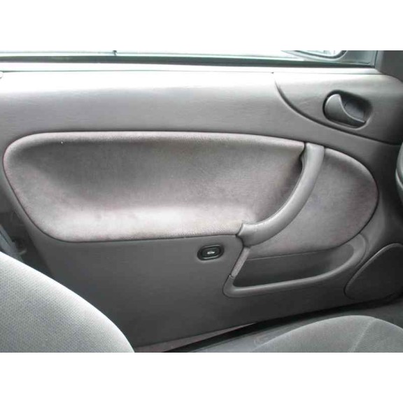 saab 9-3 berlina del año 2001