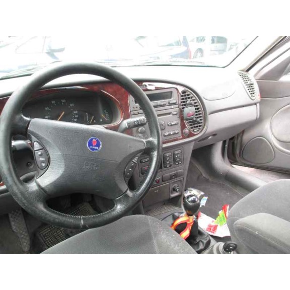 saab 9-3 berlina del año 2001