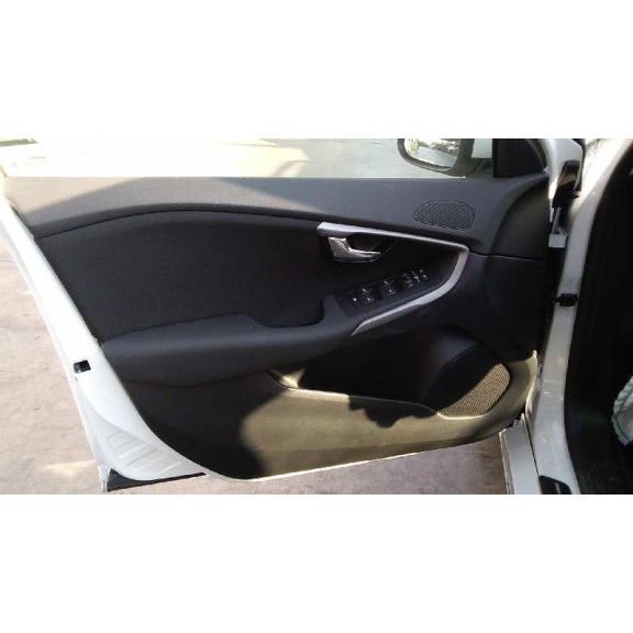 volvo v40 del año 2017