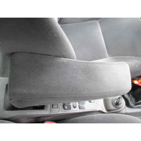 saab 9-3 berlina del año 2001