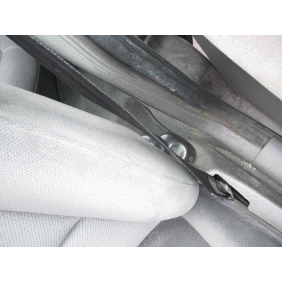 saab 9-3 berlina del año 2001