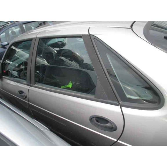 saab 9-3 berlina del año 2001