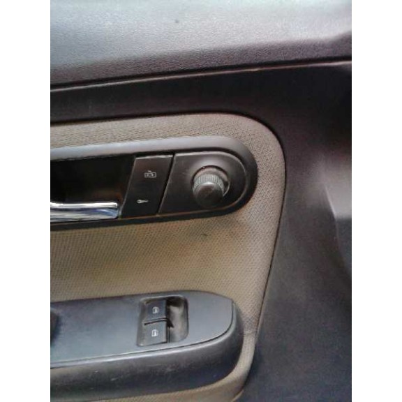 seat ibiza (6l1) del año 2003