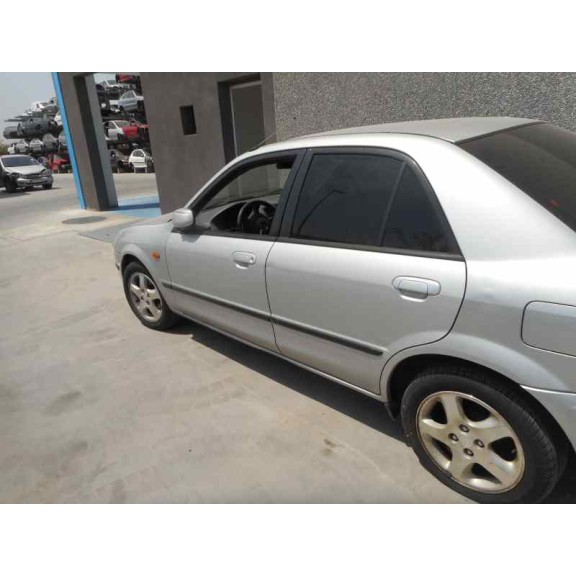 mazda 323 berlina f/s (bj) del año 2000