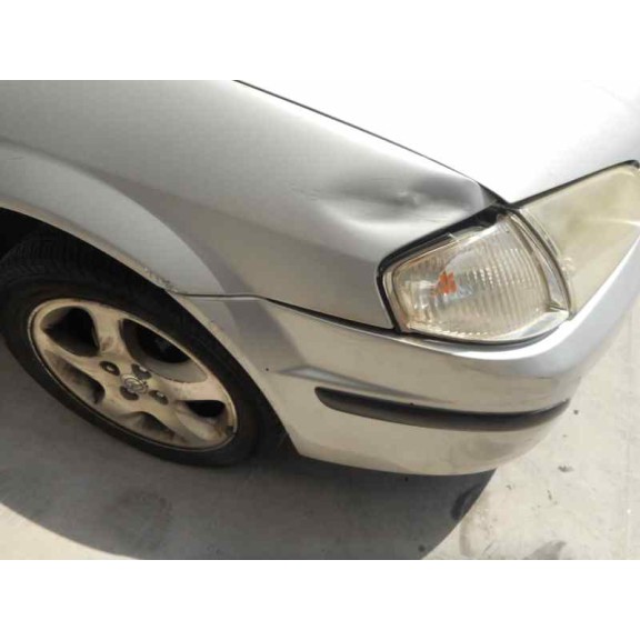 mazda 323 berlina f/s (bj) del año 2000