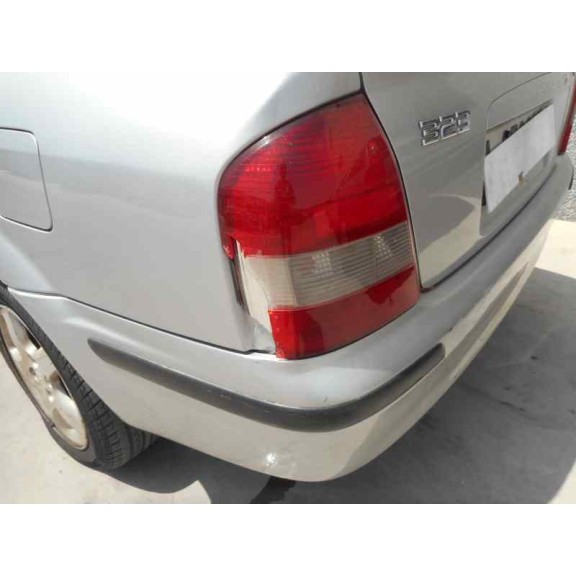 mazda 323 berlina f/s (bj) del año 2000