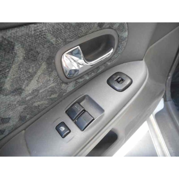 mazda 323 berlina f/s (bj) del año 2000