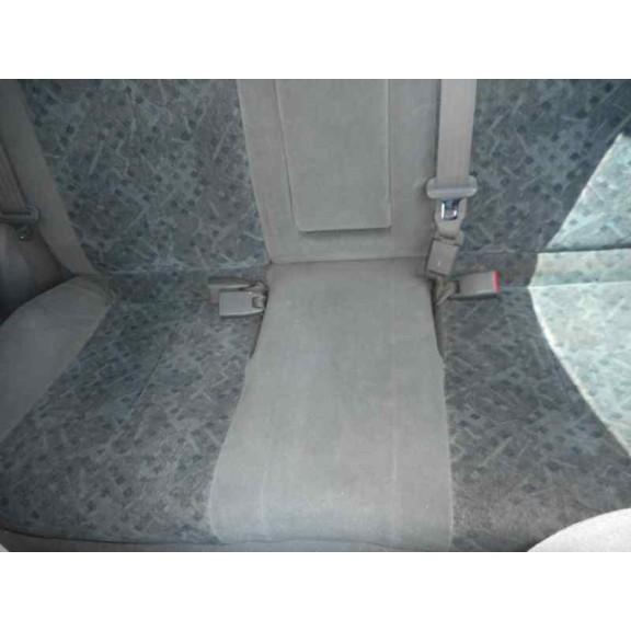 mazda 323 berlina f/s (bj) del año 2000