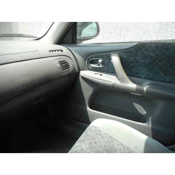 mazda 323 berlina f/s (bj) del año 2000