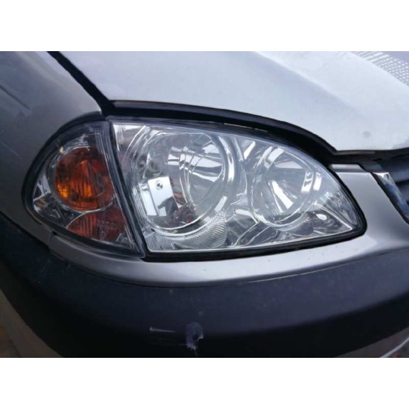 toyota avensis berlina (t 22) del año 2001