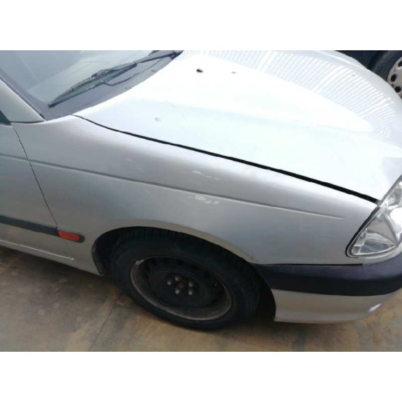 toyota avensis berlina (t 22) del año 2001