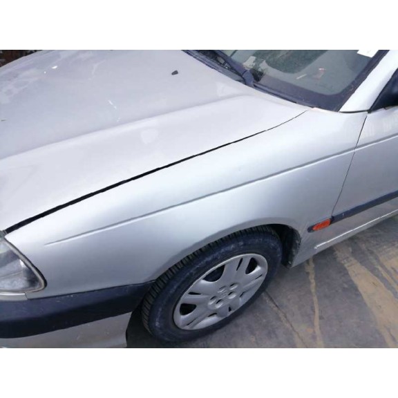 toyota avensis berlina (t 22) del año 2001