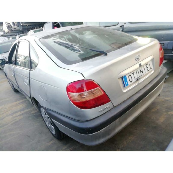 toyota avensis berlina (t 22) del año 2001