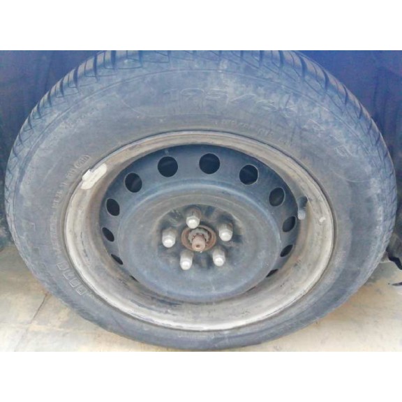 toyota avensis berlina (t 22) del año 2001