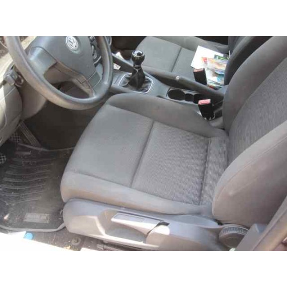 volkswagen golf v berlina (1k1) del año 2007