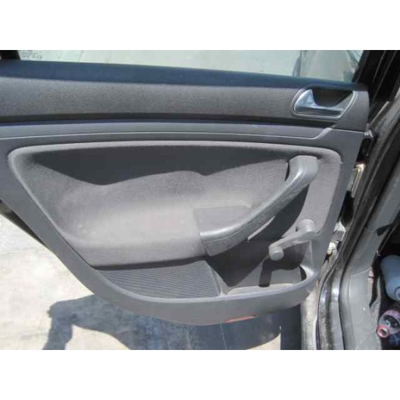 volkswagen golf v berlina (1k1) del año 2007