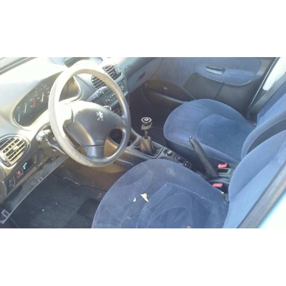peugeot 206 berlina del año 2001