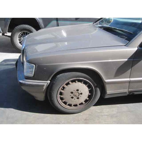 mercedes-benz clase c (w201) berlina del año 1990