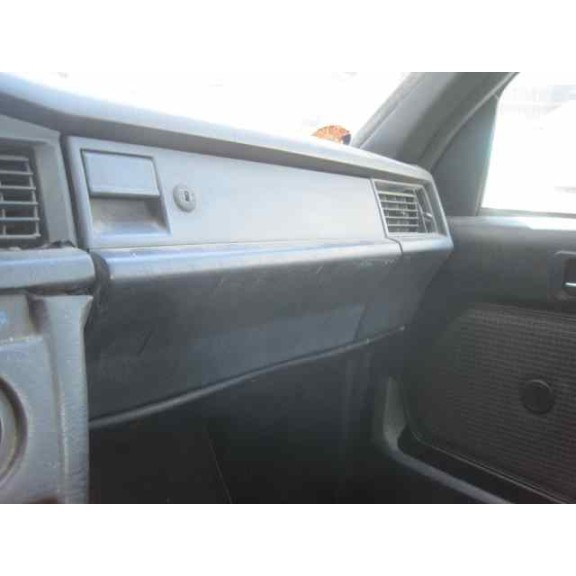 mercedes-benz clase c (w201) berlina del año 1990