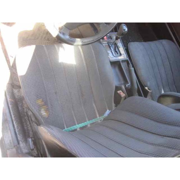 mercedes-benz clase c (w201) berlina del año 1990