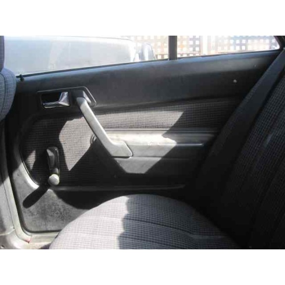 mercedes-benz clase c (w201) berlina del año 1990