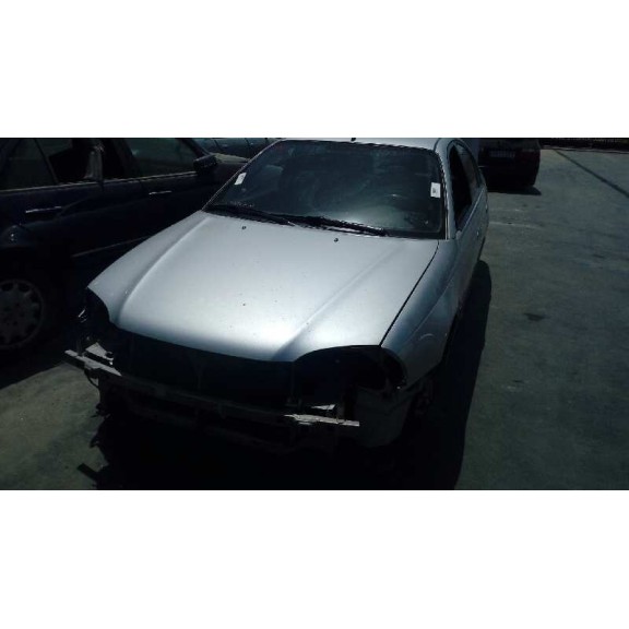 toyota avensis berlina (t 22) del año 2001