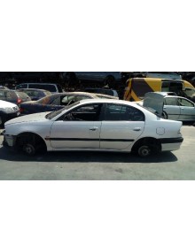 toyota avensis berlina (t 22) del año 2001 2