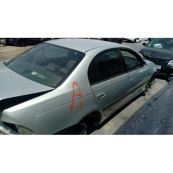 toyota avensis berlina (t 22) del año 2001