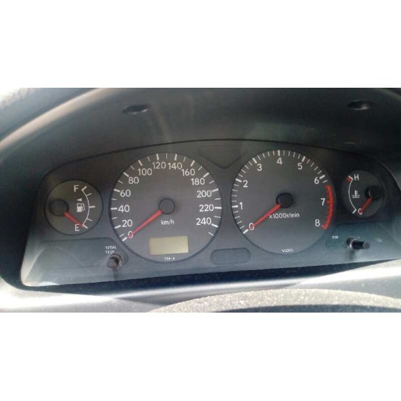 toyota avensis berlina (t 22) del año 2001