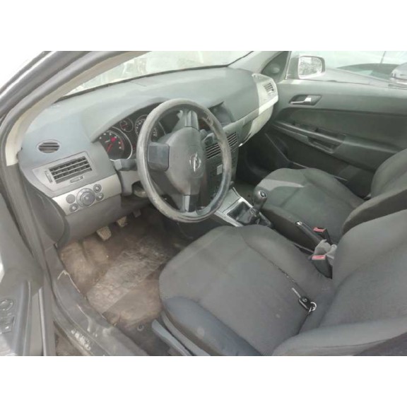 opel astra h berlina del año 2004