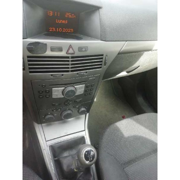 opel astra h berlina del año 2004