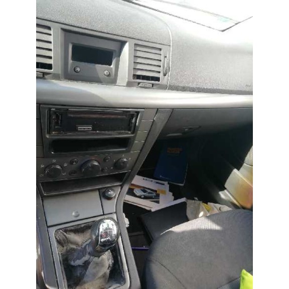 opel vectra c berlina del año 2003