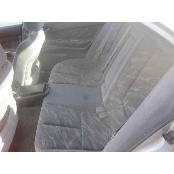 mitsubishi galant berlina (ea0) del año 2000