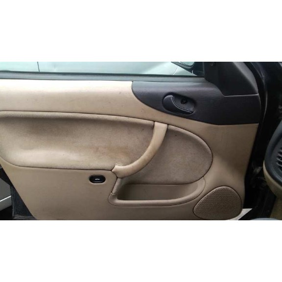 saab 9-3 berlina del año 2001