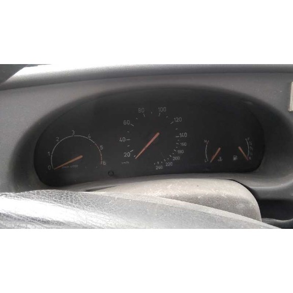 saab 9-3 berlina del año 2001