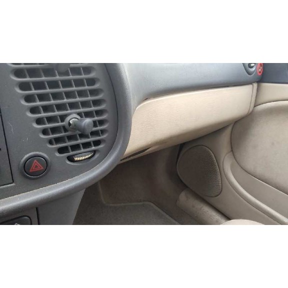 saab 9-3 berlina del año 2001