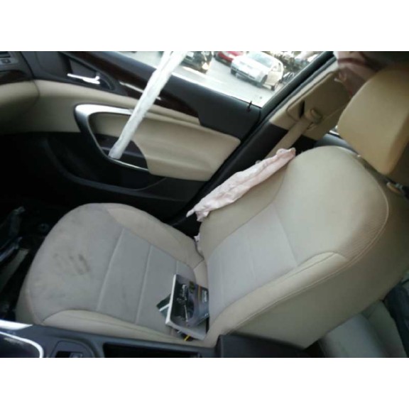 opel insignia berlina del año 2010