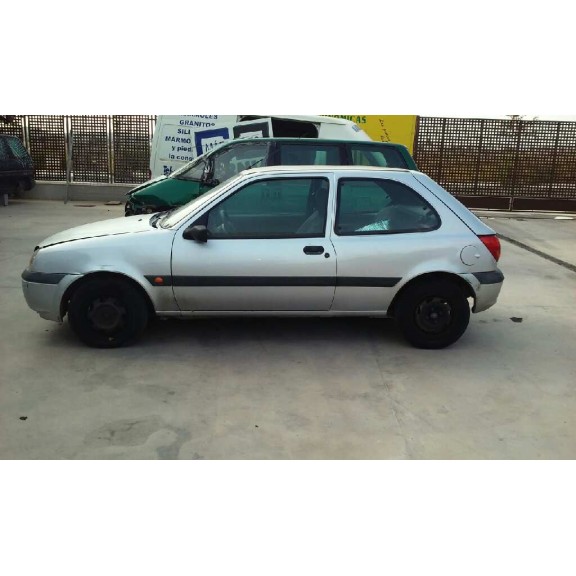 ford fiesta berlina del año 1999