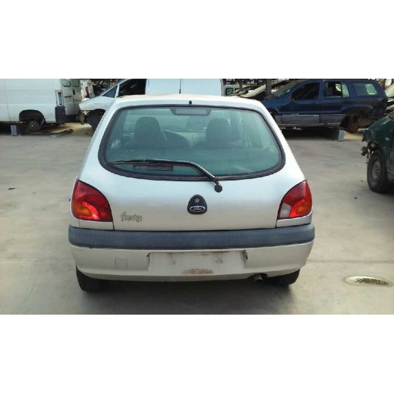 ford fiesta berlina del año 1999
