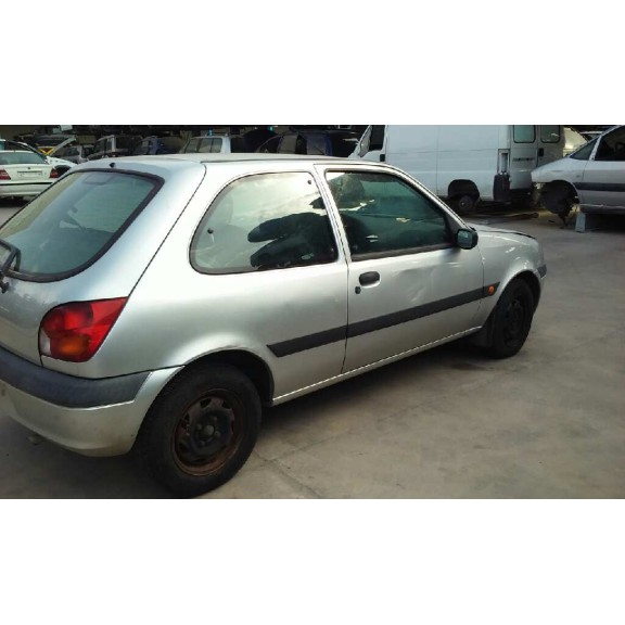 ford fiesta berlina del año 1999