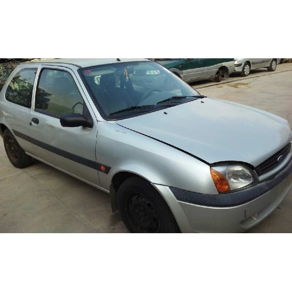 ford fiesta berlina del año 1999