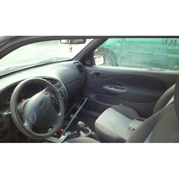 ford fiesta berlina del año 1999