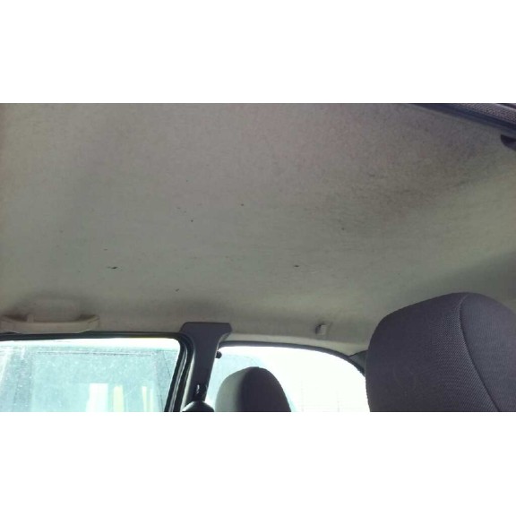 ford fiesta berlina del año 1999