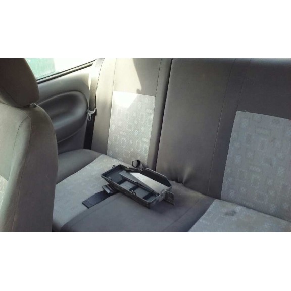 ford fiesta berlina del año 1999