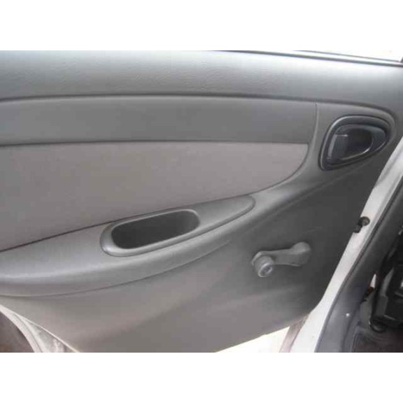 daewoo lanos del año 2002