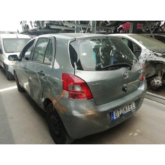 toyota yaris del año 2011