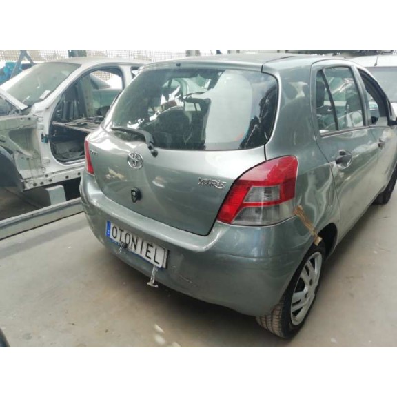 toyota yaris del año 2011