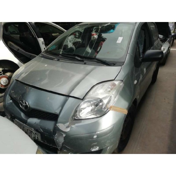 toyota yaris del año 2011