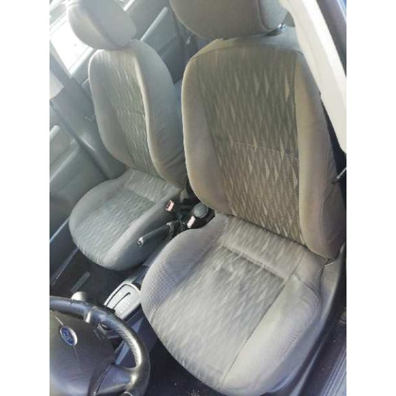 ford focus berlina (cak) del año 2003