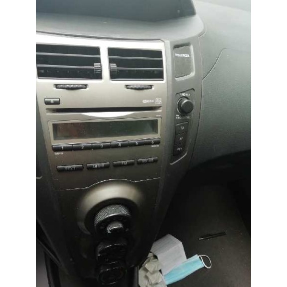 toyota yaris del año 2011